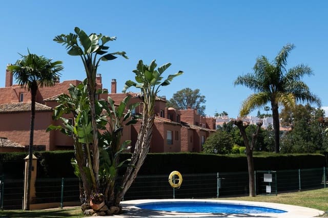 Apartamento de 3 habitaciones en Atalaya-Isdabe, Estepona en venta con piscina - 340.000 € (Ref: 9994445)