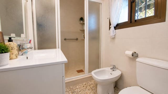 Apartamento de 2 habitaciones en Atalaya-Isdabe, Estepona en venta - 265.125 € (Ref: 9998941)