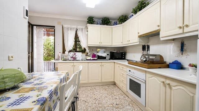 Apartamento de 2 habitaciones en Atalaya-Isdabe, Estepona en venta - 265.125 € (Ref: 9998941)