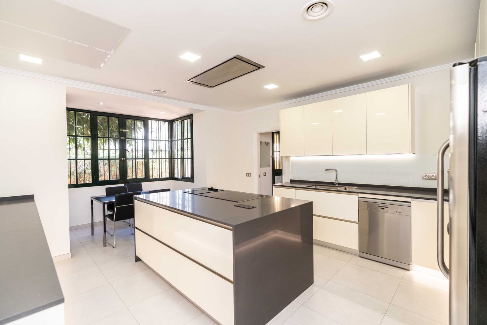 6 slaapkamer Villa te koop in Guadalmina met zwembad garage - € 2.990.000 (Ref: 10004825)