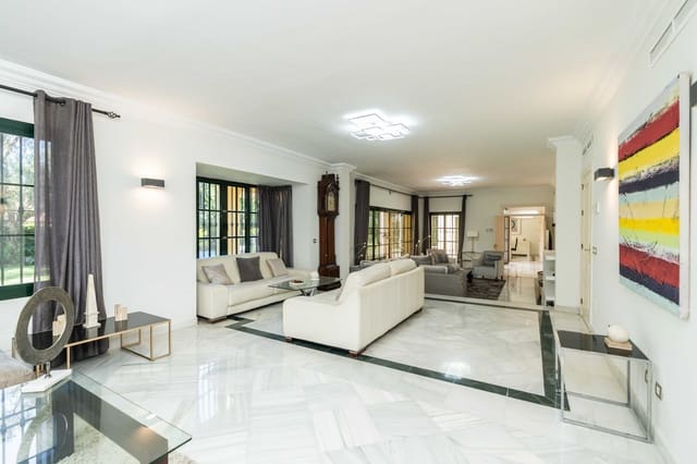 Chalet de 6 habitaciones en Guadalmina Baja, Marbella en venta con piscina garaje - 2.990.000 € (Ref: 10004825)
