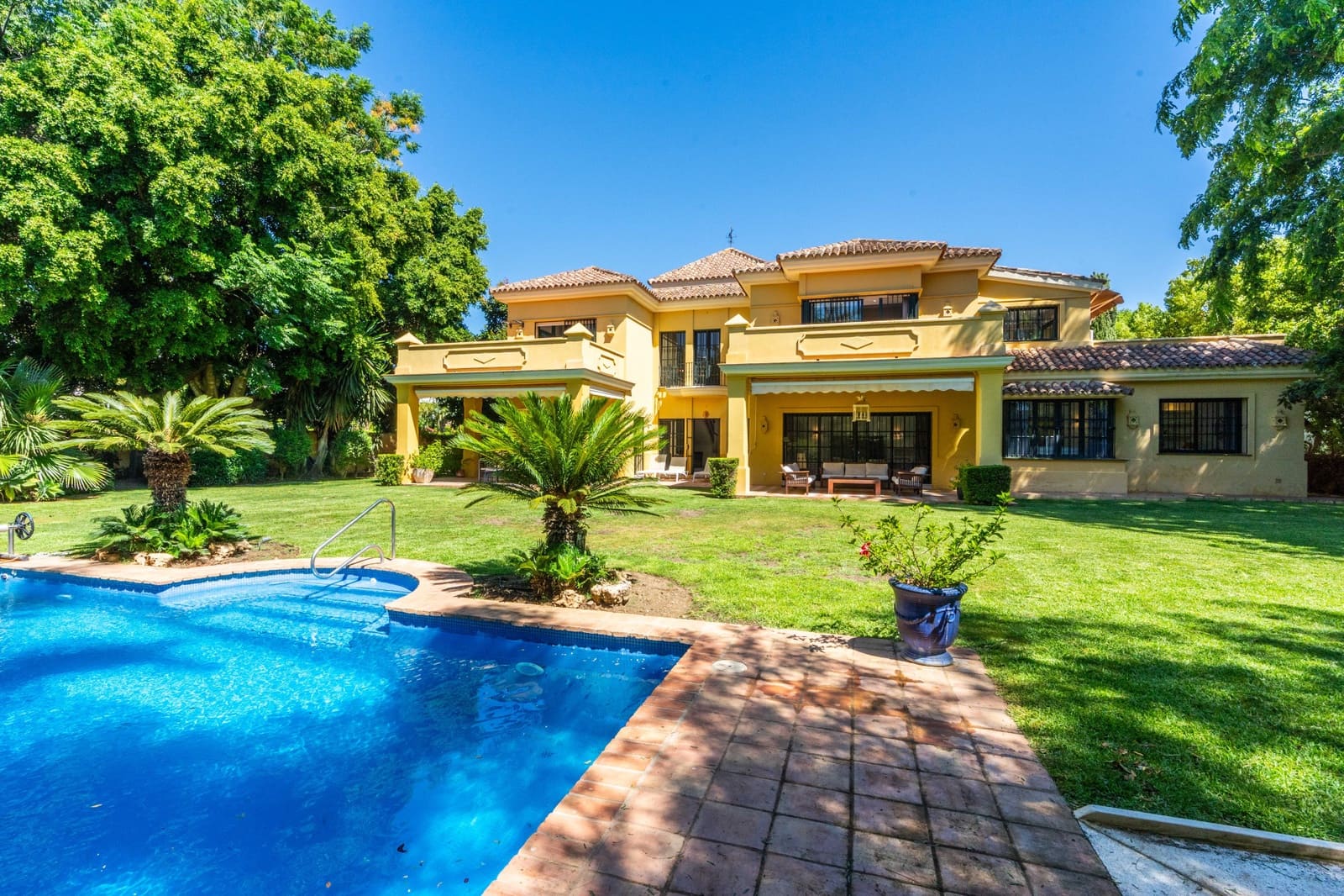 6 slaapkamer Villa te koop in Guadalmina met zwembad garage - € 2.990.000 (Ref: 10004825)
