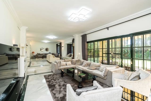 Chalet de 6 habitaciones en Guadalmina Baja, Marbella en venta con piscina garaje - 2.990.000 € (Ref: 10004825)