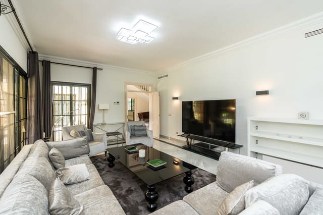 Chalet de 6 habitaciones en Guadalmina Baja, Marbella en venta con piscina garaje - 2.990.000 € (Ref: 10004825)