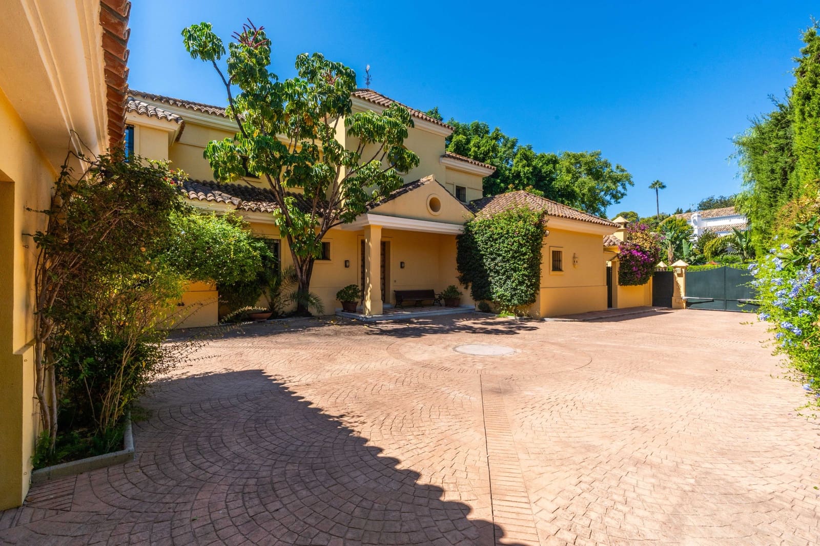 6 slaapkamer Villa te koop in Guadalmina met zwembad garage - € 2.990.000 (Ref: 10004825)