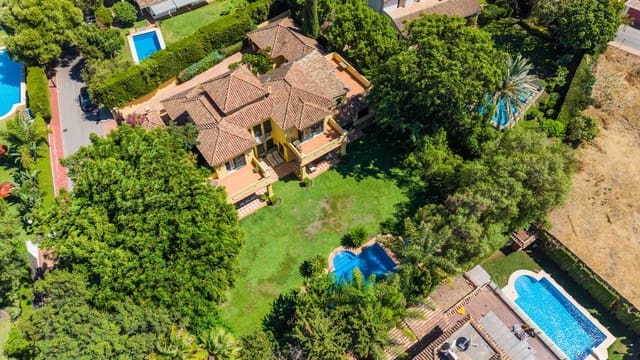 Chalet de 6 habitaciones en Guadalmina Baja, Marbella en venta con piscina garaje - 2.990.000 € (Ref: 10004825)