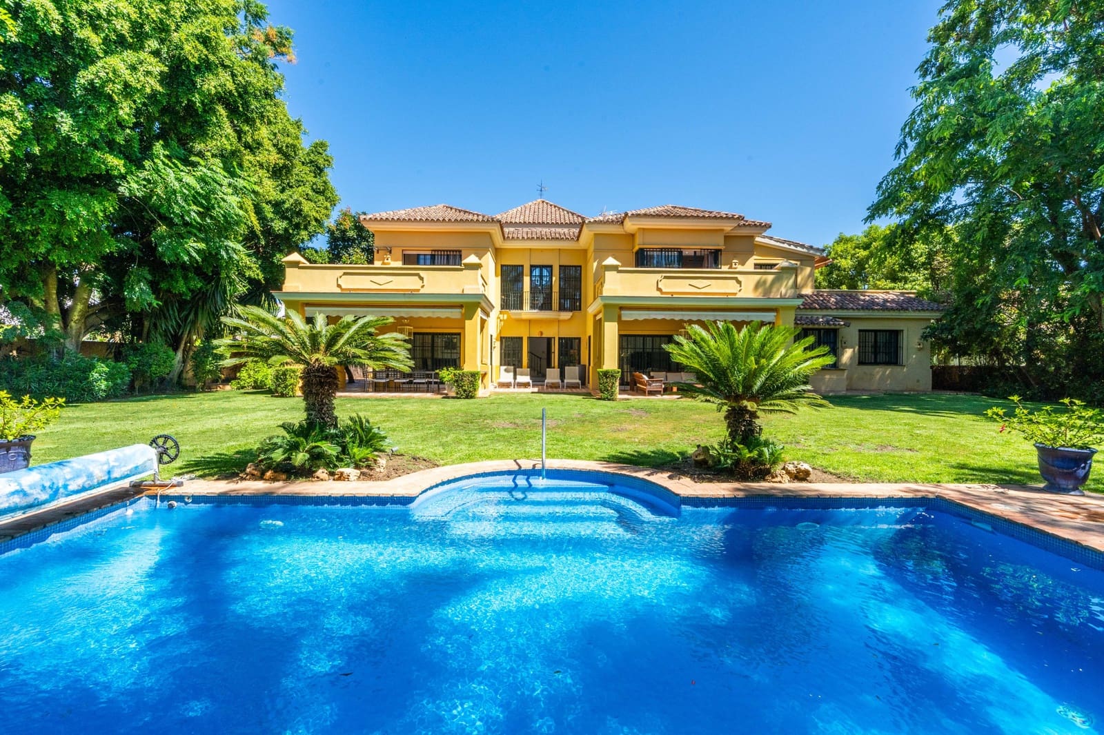 6 slaapkamer Villa te koop in Guadalmina met zwembad garage - € 2.990.000 (Ref: 10004825)
