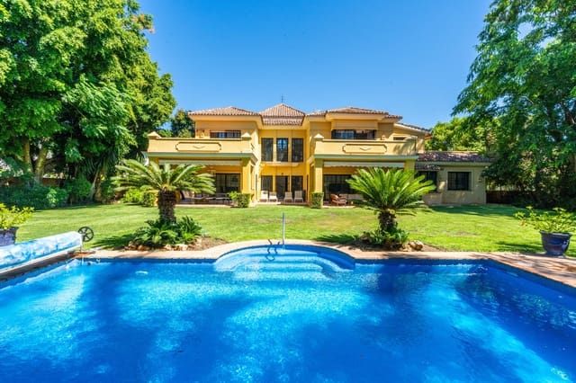 Chalet de 6 habitaciones en Guadalmina Baja, Marbella en venta con piscina garaje - 2.990.000 € (Ref: 10004825)