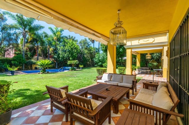 Chalet de 6 habitaciones en Guadalmina Baja, Marbella en venta con piscina garaje - 2.990.000 € (Ref: 10004825)