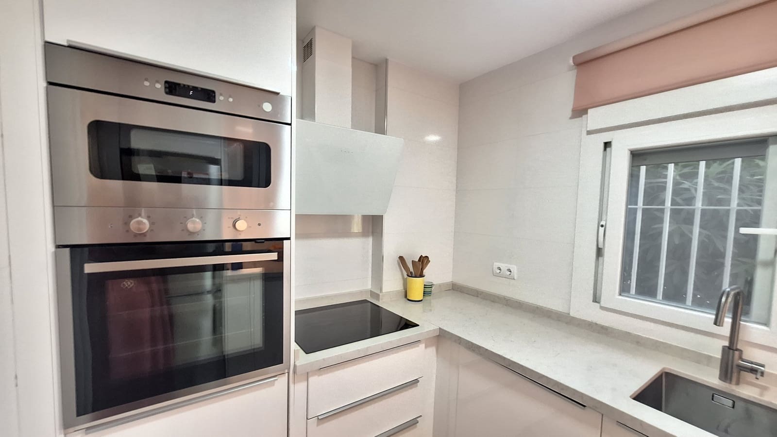 2 soverom Leilighet til salgs i Estepona med svømmebasseng - € 340 000 (Ref: 10012624)
