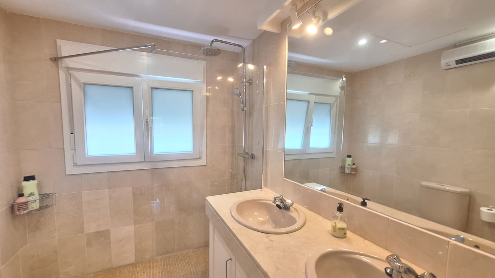 2 soverom Leilighet til salgs i Estepona med svømmebasseng - € 340 000 (Ref: 10012624)
