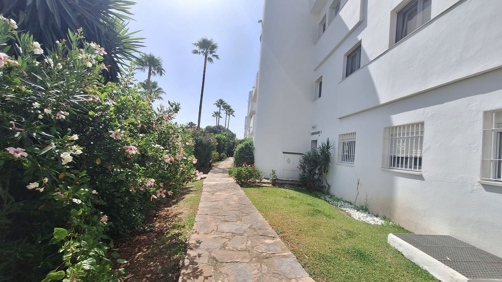 2 soverom Leilighet til salgs i Estepona med svømmebasseng - € 340 000 (Ref: 10012624)