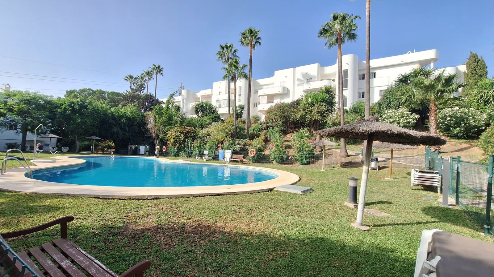 2 sovrum Lägenhet till salu i Estepona med pool - 340 000 € (Ref: 10012624)
