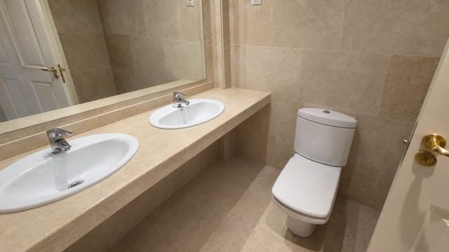 2 makuuhuone Huoneisto myytävänä paikassa Buenas Noches, Estepona mukana uima-altaan 
autotalli - 350 000 € (Ref: 10023371)
