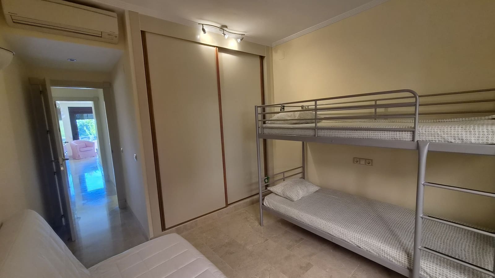 2 makuuhuone Huoneisto myytävänä paikassa Buenas Noches mukana uima-altaan 
autotalli - 350 000 € (Ref: 10023371)