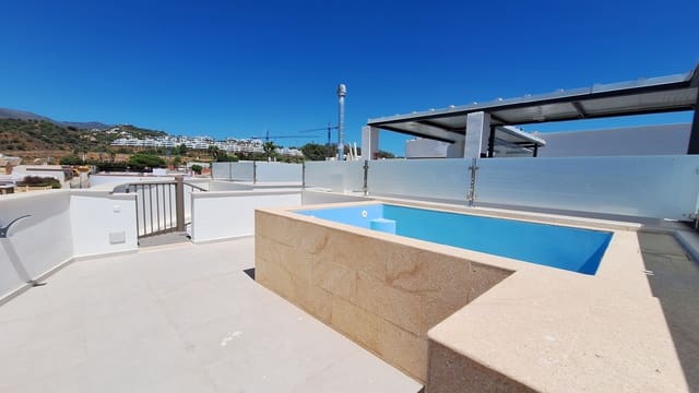 2 quarto Penthouse para venda em Estepona com piscina garagem - 495 000 € (Ref: 10034657)