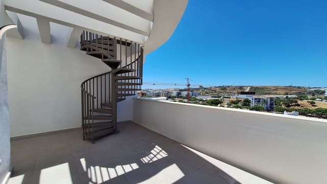 2 quarto Penthouse para venda em Estepona com piscina garagem - 495 000 € (Ref: 10034657)