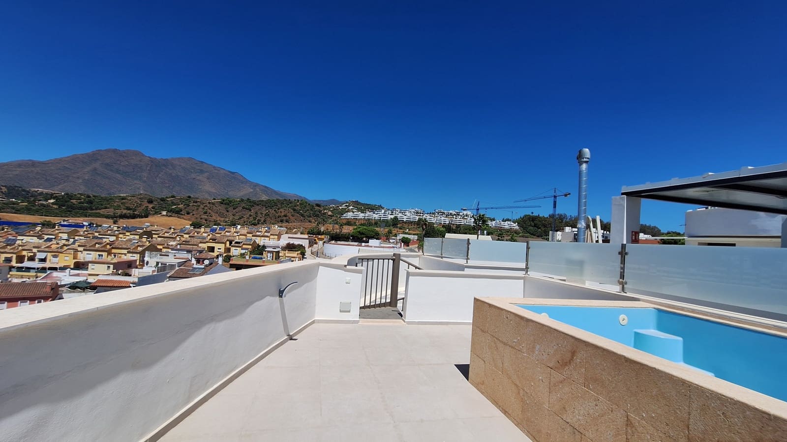 2 makuuhuone Kattohuoneisto myytävänä paikassa Estepona mukana uima-altaan 
autotalli - 495 000 € (Ref: 10034657)