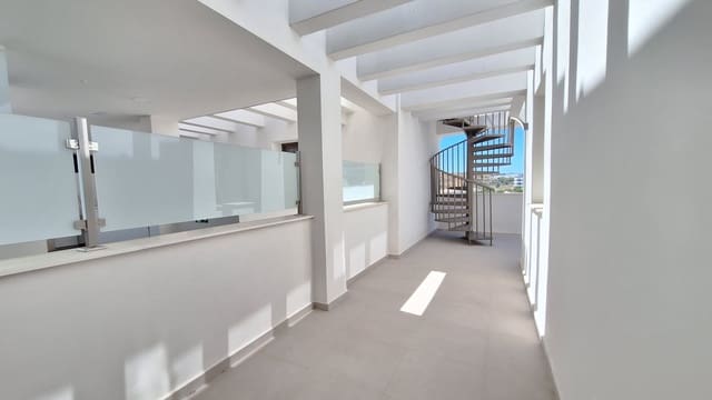 2 quarto Penthouse para venda em Estepona com piscina garagem - 495 000 € (Ref: 10034657)
