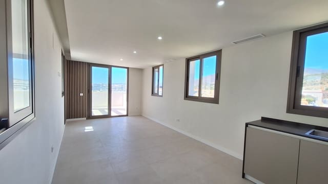 2 quarto Penthouse para venda em Estepona com piscina garagem - 495 000 € (Ref: 10034657)