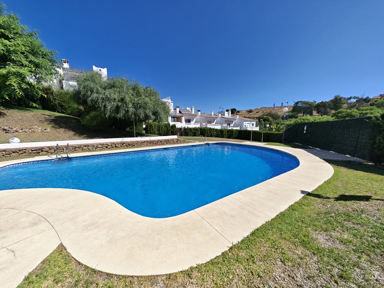 3 chambre Maison de Ville à vendre à Estepona avec piscine garage - 650 000 € (Ref: 10039176)
