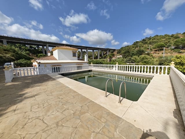 3 soveværelse Villa til salg i El Velerín, Estepona med swimmingpool - € 1.600.000 (Ref: 10057661)