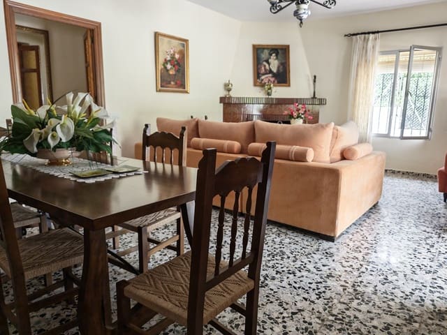 3 soveværelse Villa til salg i El Velerín, Estepona med swimmingpool - € 1.600.000 (Ref: 10057661)