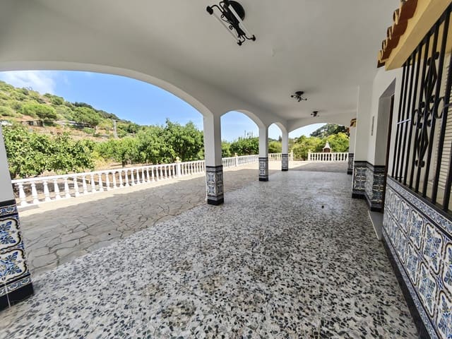3 soveværelse Villa til salg i El Velerín, Estepona med swimmingpool - € 1.600.000 (Ref: 10057661)