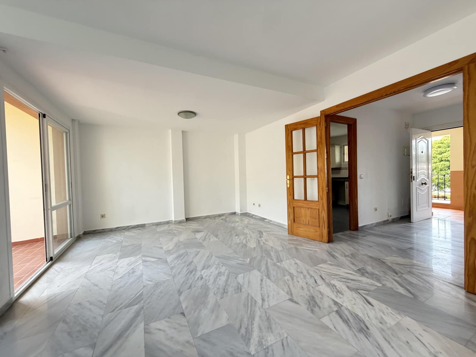 3 slaapkamer Appartement te koop in New Golden Mile met zwembad - € 430.000 (Ref: 10057662)