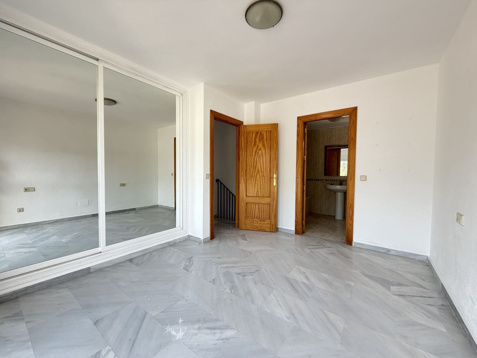 3 slaapkamer Appartement te koop in New Golden Mile met zwembad - € 430.000 (Ref: 10057662)