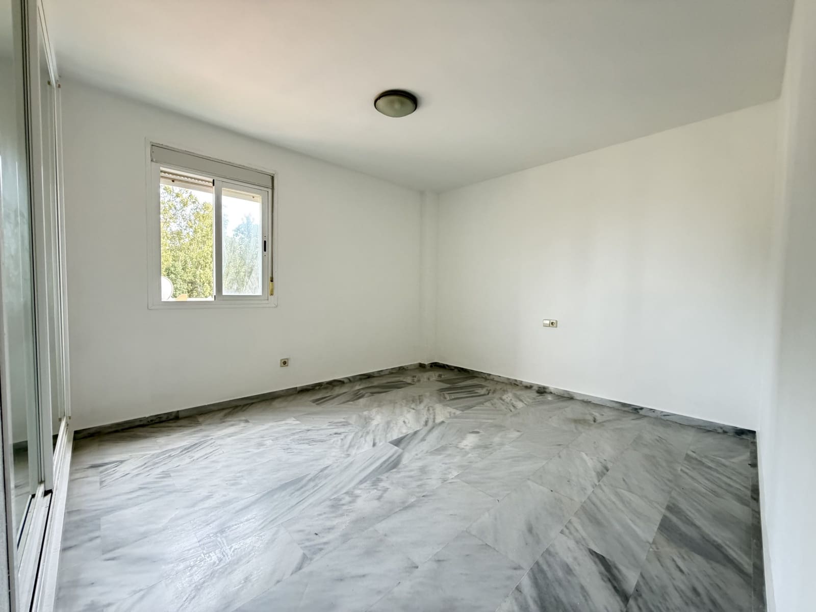 3 slaapkamer Appartement te koop in New Golden Mile met zwembad - € 430.000 (Ref: 10057662)