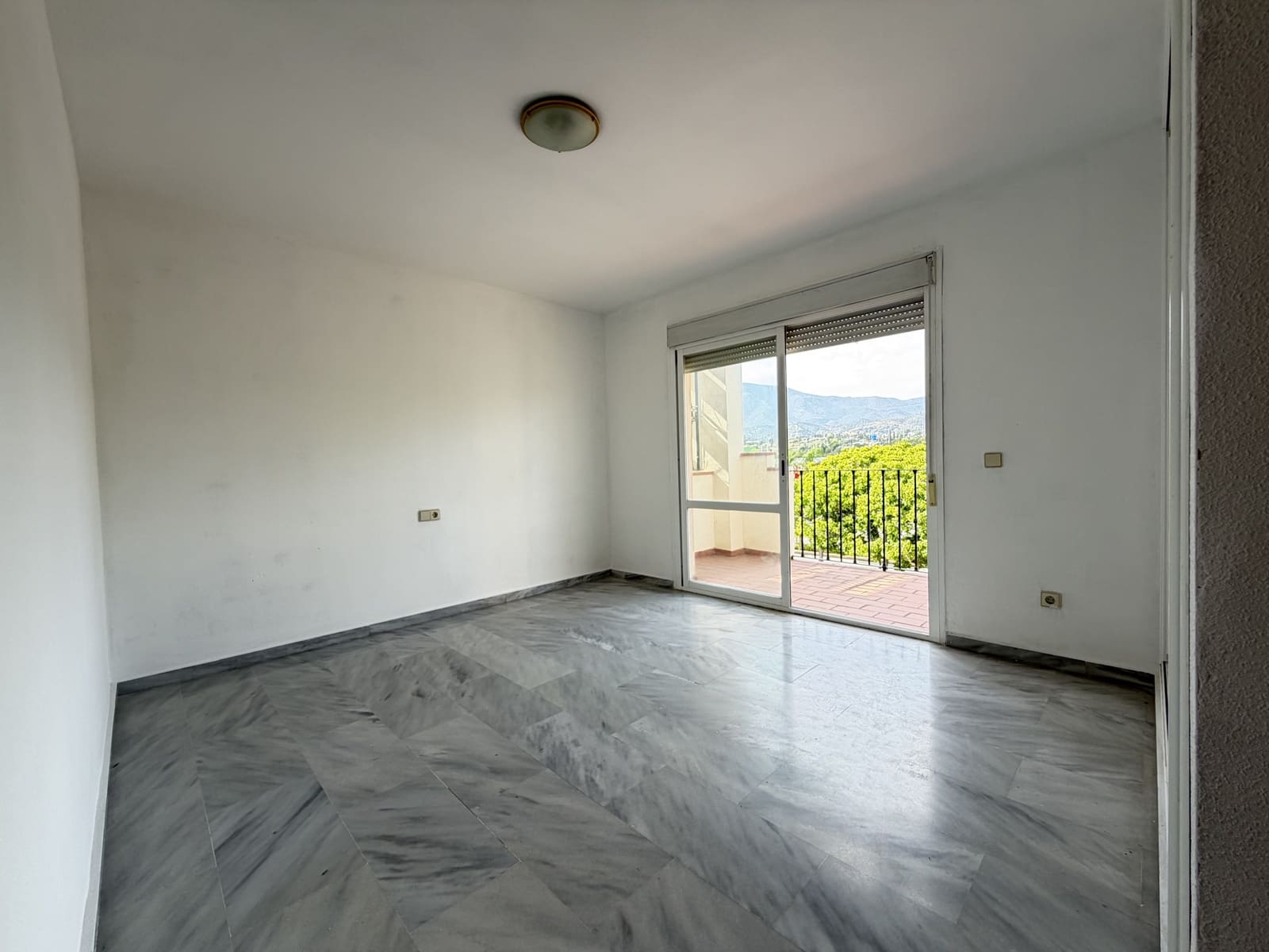 3 slaapkamer Appartement te koop in New Golden Mile met zwembad - € 430.000 (Ref: 10057662)