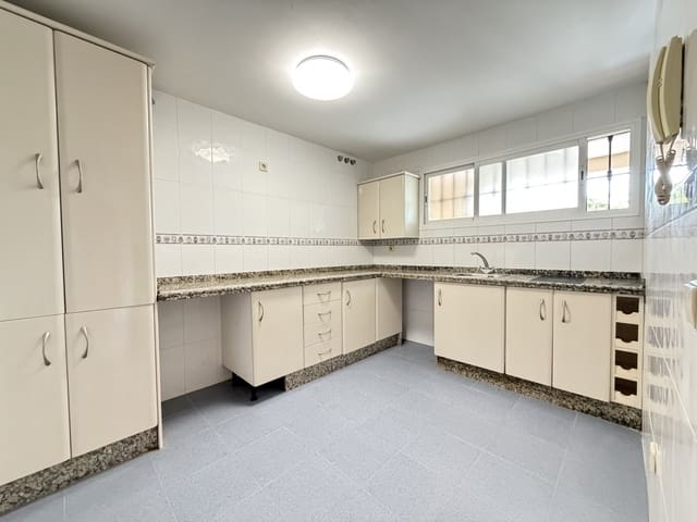 3 chambre Appartement à vendre à Punta Plata, Estepona avec piscine - 430 000 € (Ref: 10057662)