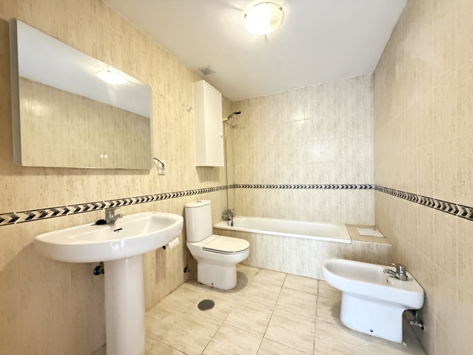 3 slaapkamer Appartement te koop in New Golden Mile met zwembad - € 430.000 (Ref: 10057662)