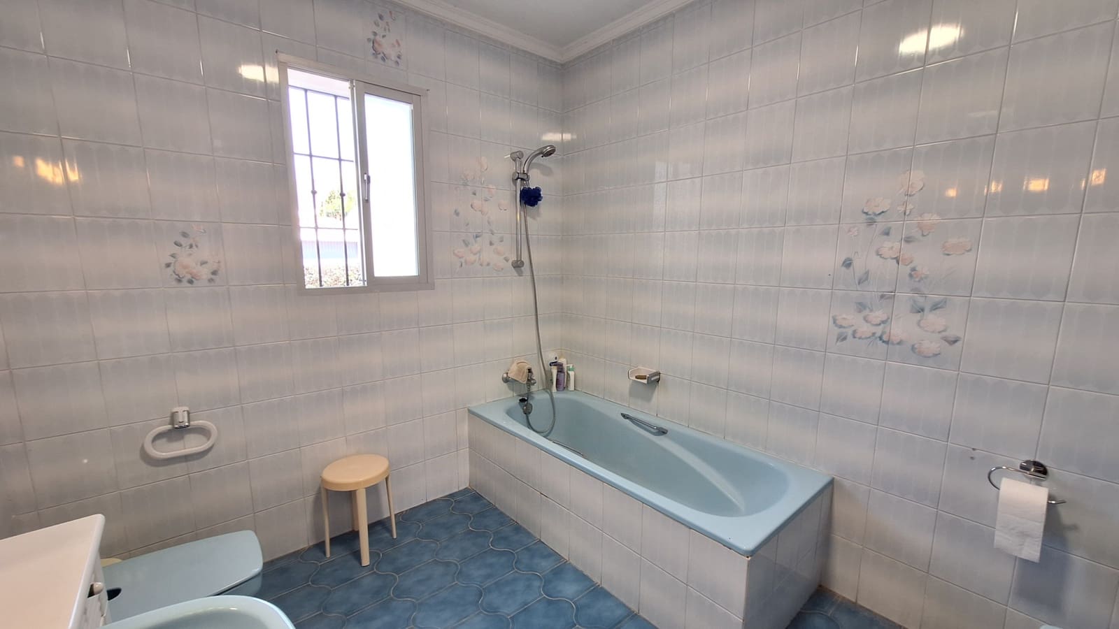 3 bedroom Villa for sale in Estepona with garage - € 740,000 (Ref: 10057663)