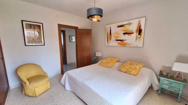 3 bedroom Villa for sale in Estepona with garage - € 740,000 (Ref: 10057663)