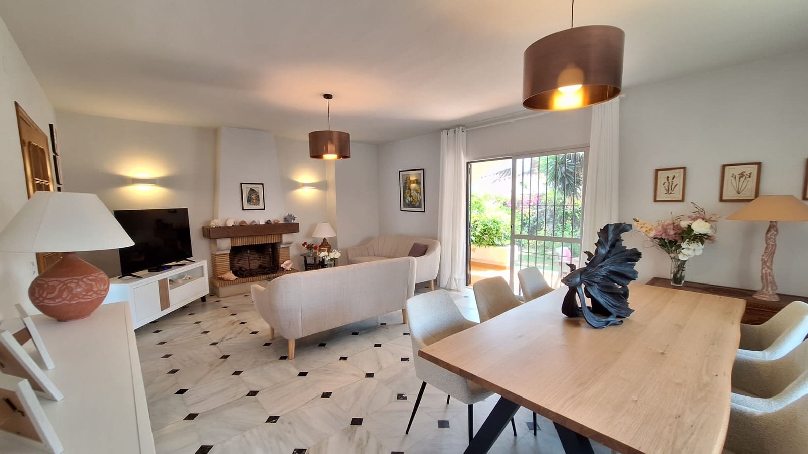 3 bedroom Villa for sale in Estepona with garage - € 740,000 (Ref: 10057663)