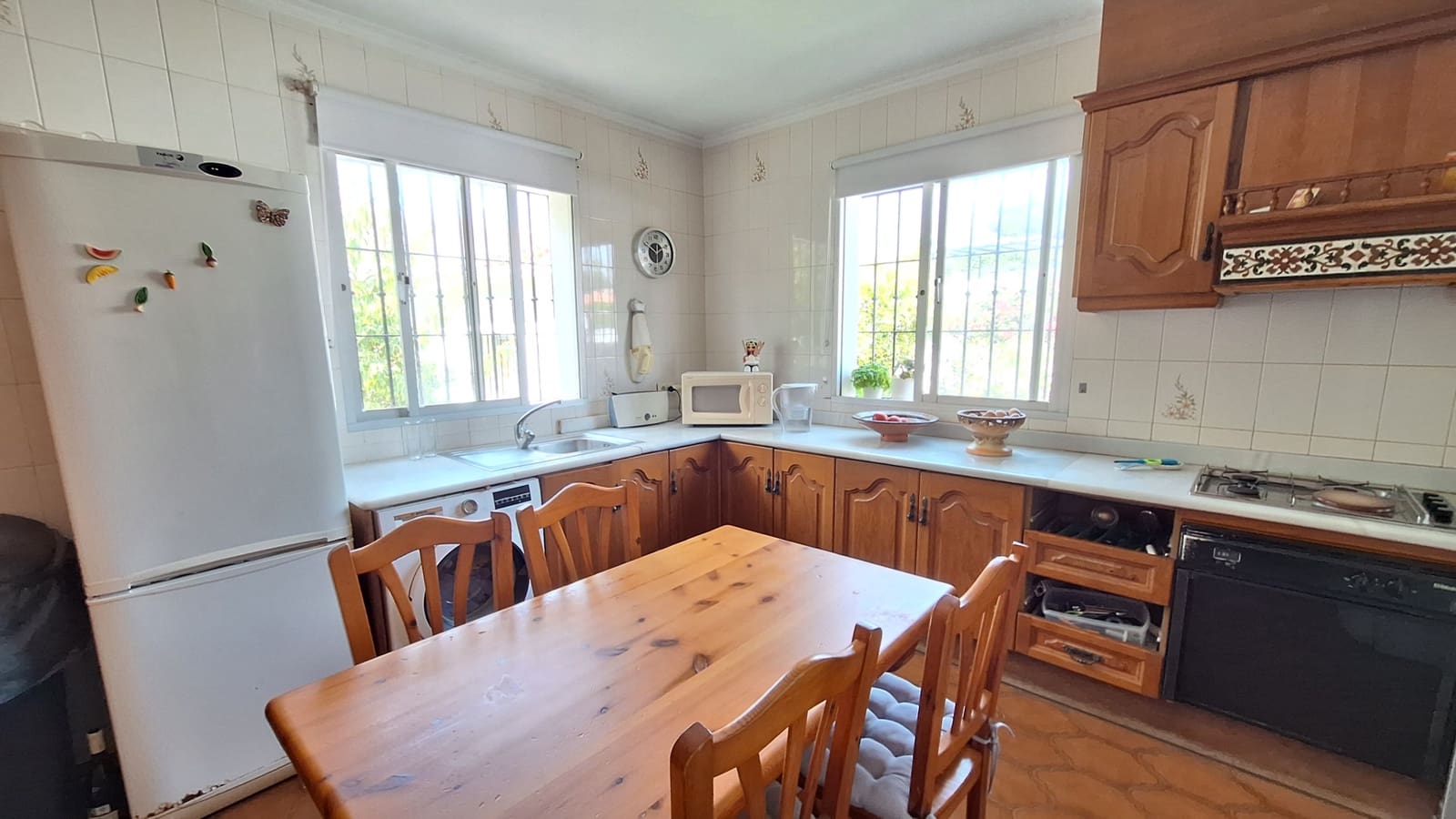 3 bedroom Villa for sale in Estepona with garage - € 740,000 (Ref: 10057663)