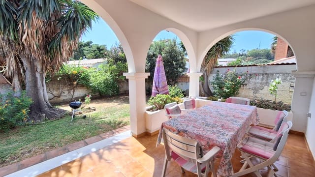 3 bedroom Villa for sale in Estepona with garage - € 740,000 (Ref: 10057663)