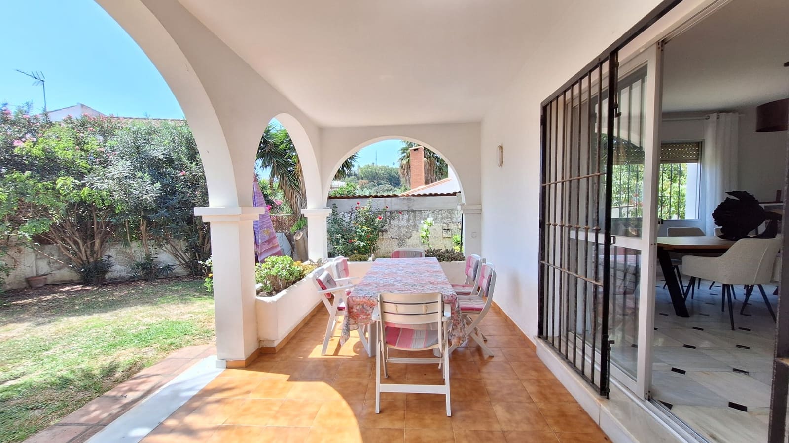 3 bedroom Villa for sale in Estepona with garage - € 740,000 (Ref: 10057663)