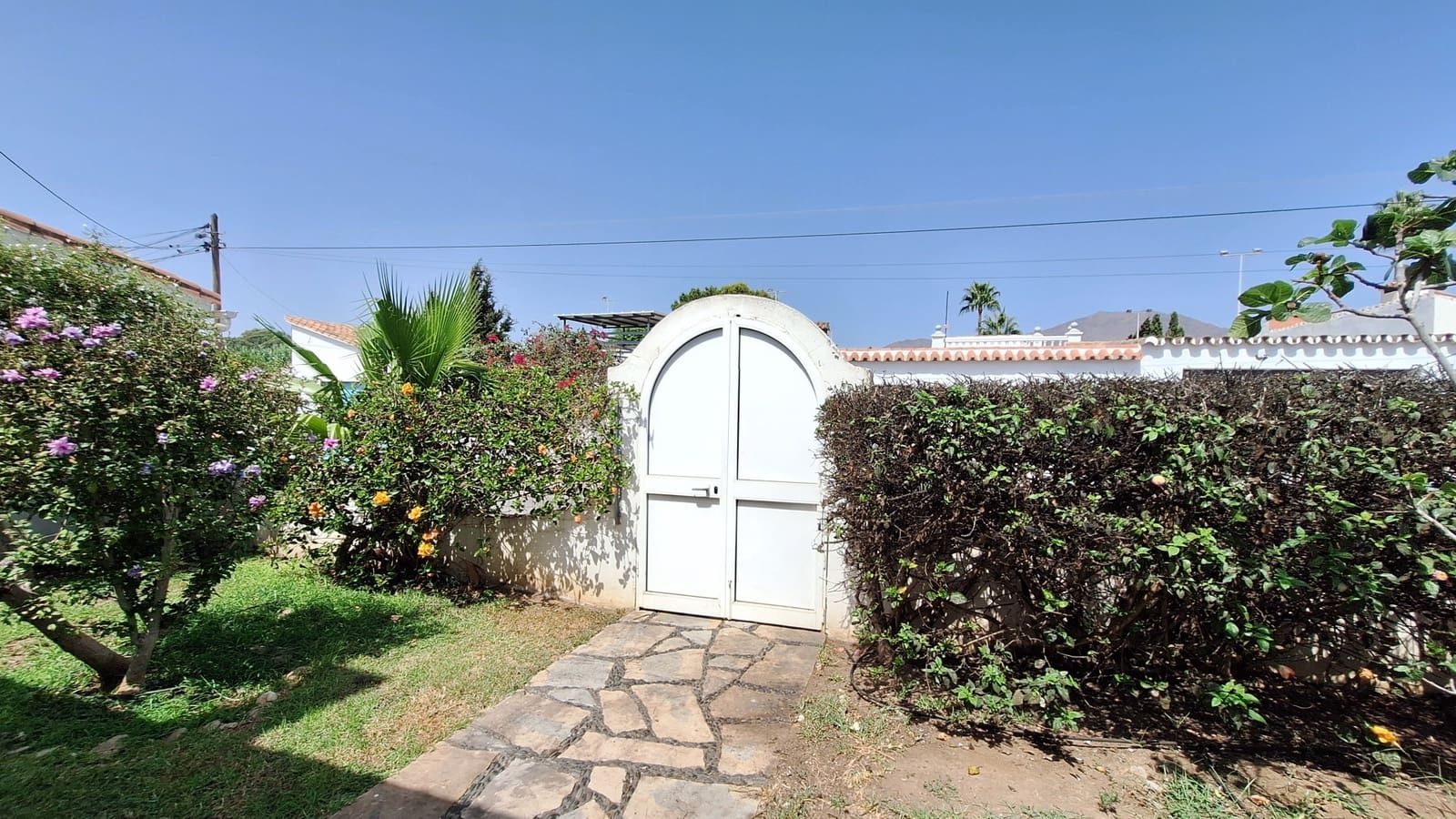 3 bedroom Villa for sale in Estepona with garage - € 740,000 (Ref: 10057663)