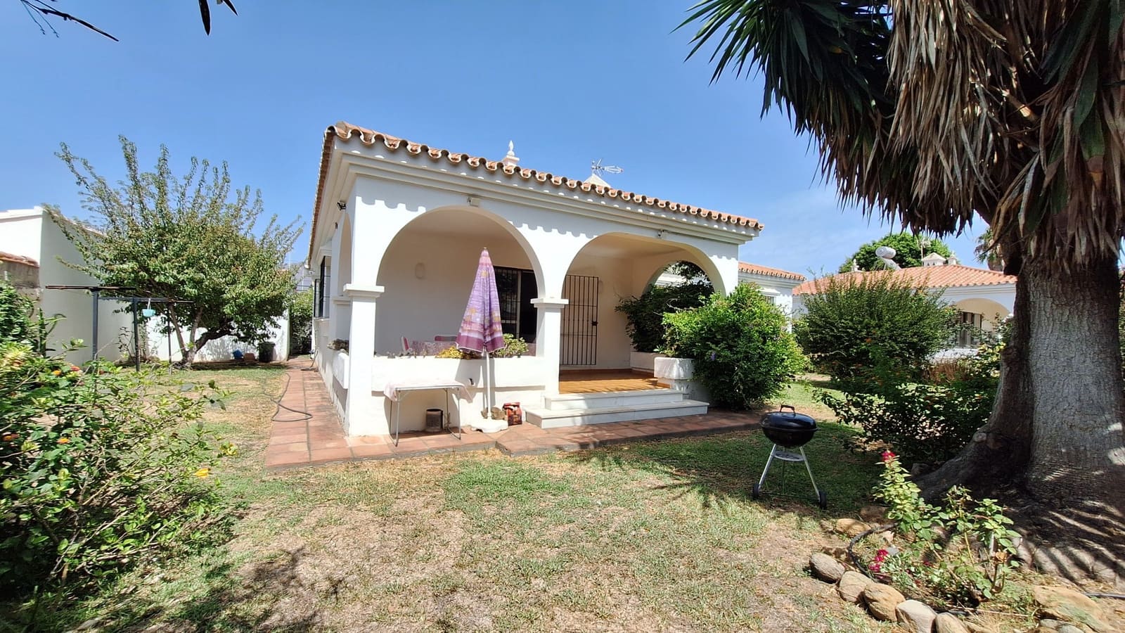 3 bedroom Villa for sale in Estepona with garage - € 740,000 (Ref: 10057663)