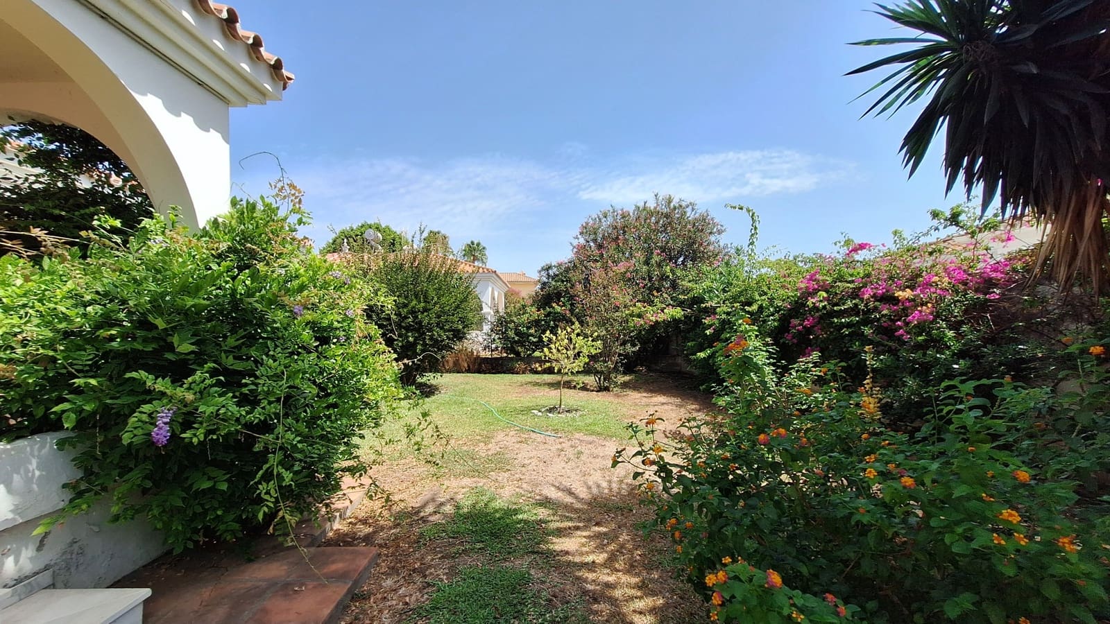 3 bedroom Villa for sale in Estepona with garage - € 740,000 (Ref: 10057663)