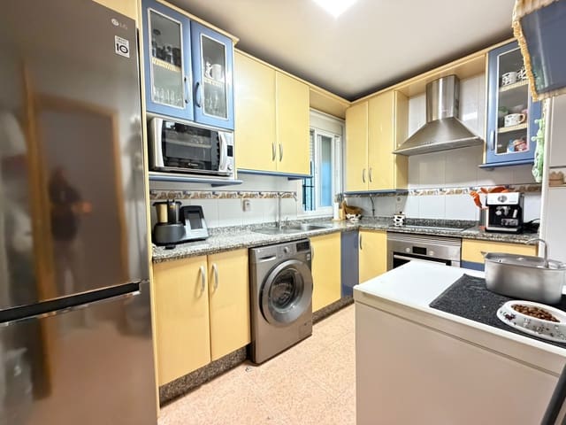 2 bedroom Apartment for sale in Estepona - € 287,000 (Ref: 10062672)