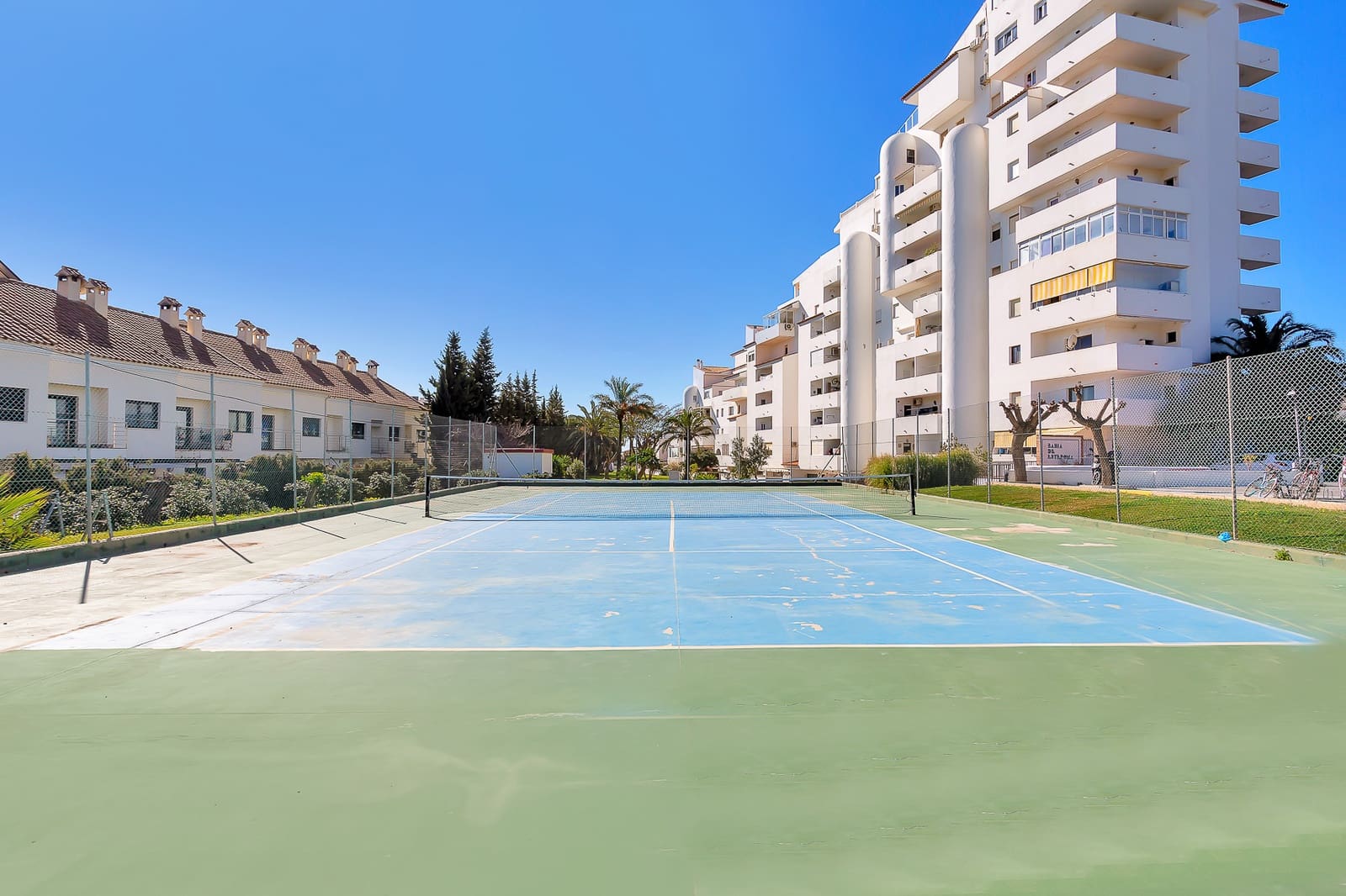 Apartamento de 2 habitaciones en Estepona en venta con piscina garaje - 410.000 € (Ref: 10082039)