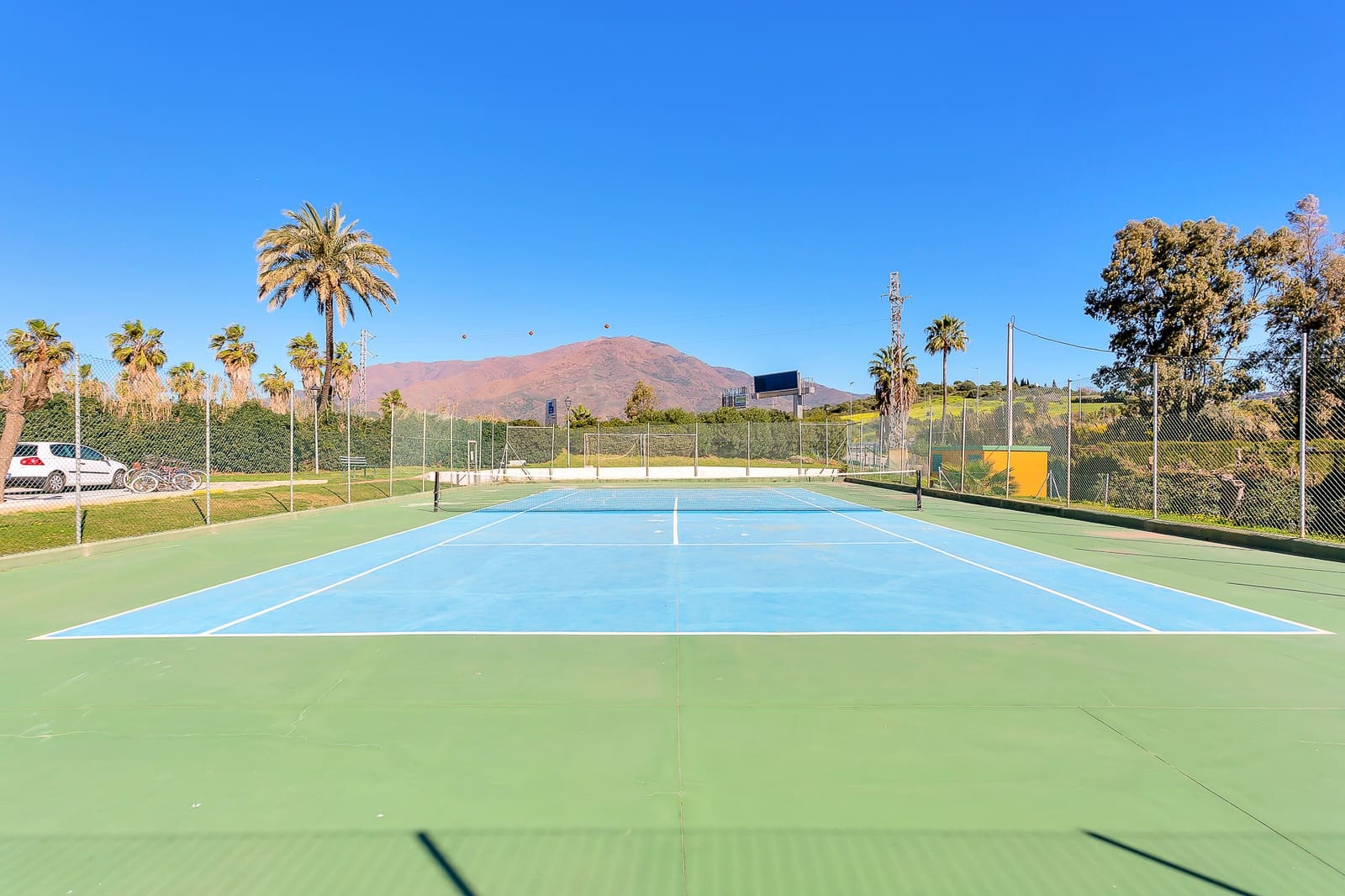 Apartamento de 2 habitaciones en Estepona en venta con piscina garaje - 410.000 € (Ref: 10082039)