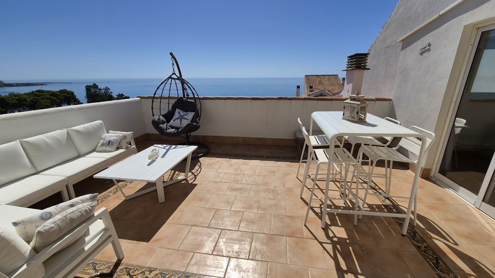 Apartamento de 2 habitaciones en Estepona en venta con piscina garaje - 410.000 € (Ref: 10082039)