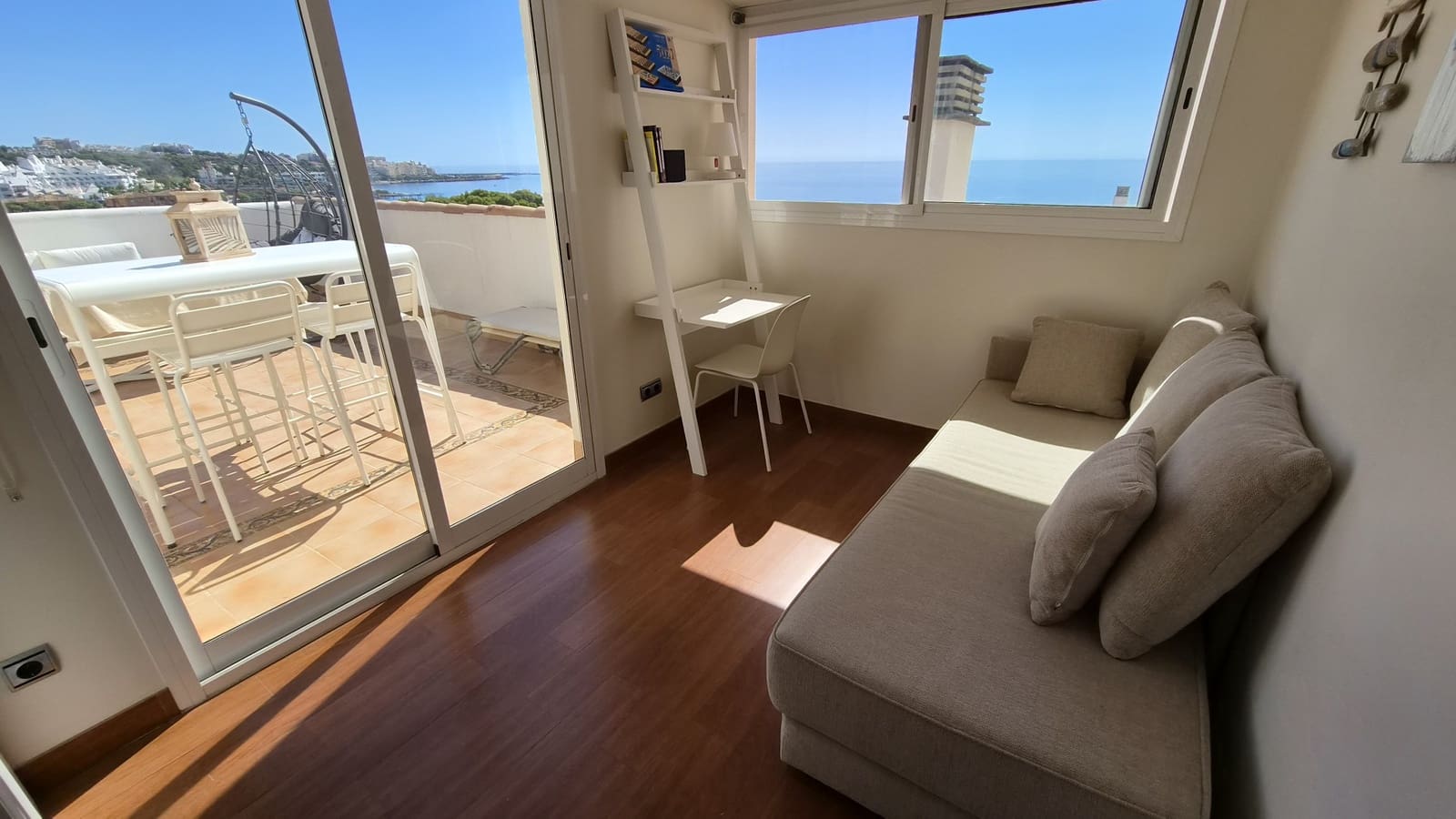 Apartamento de 2 habitaciones en Estepona en venta con piscina garaje - 410.000 € (Ref: 10082039)