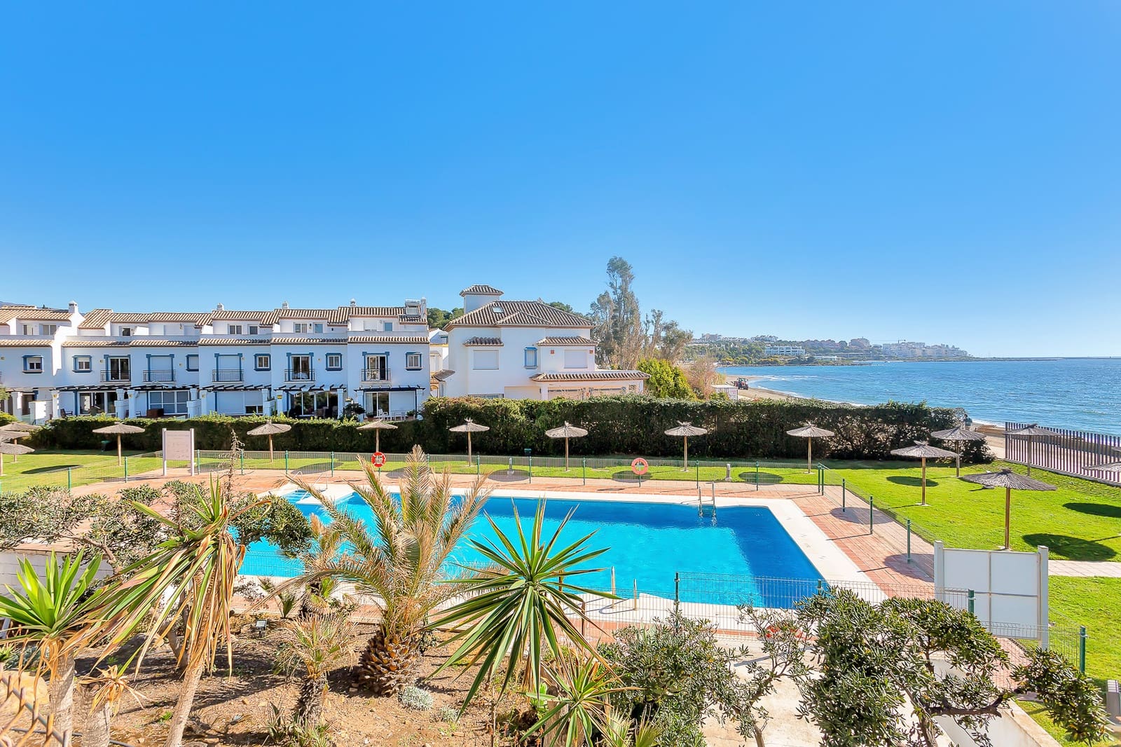Apartamento de 2 habitaciones en Estepona en venta con piscina garaje - 410.000 € (Ref: 10082039)
