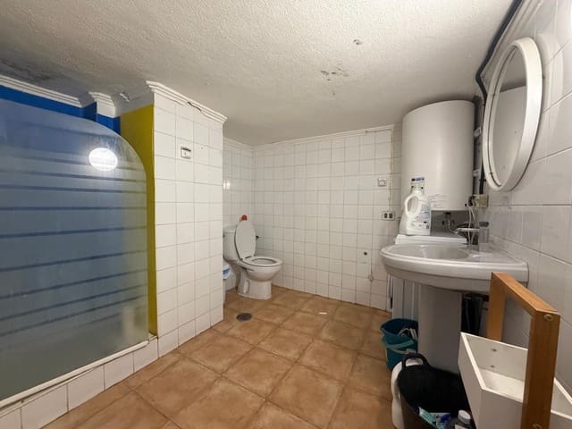 5 slaapkamer Commercieel te koop in Estepona met zwembad garage - € 154.500 (Ref: 10185313)